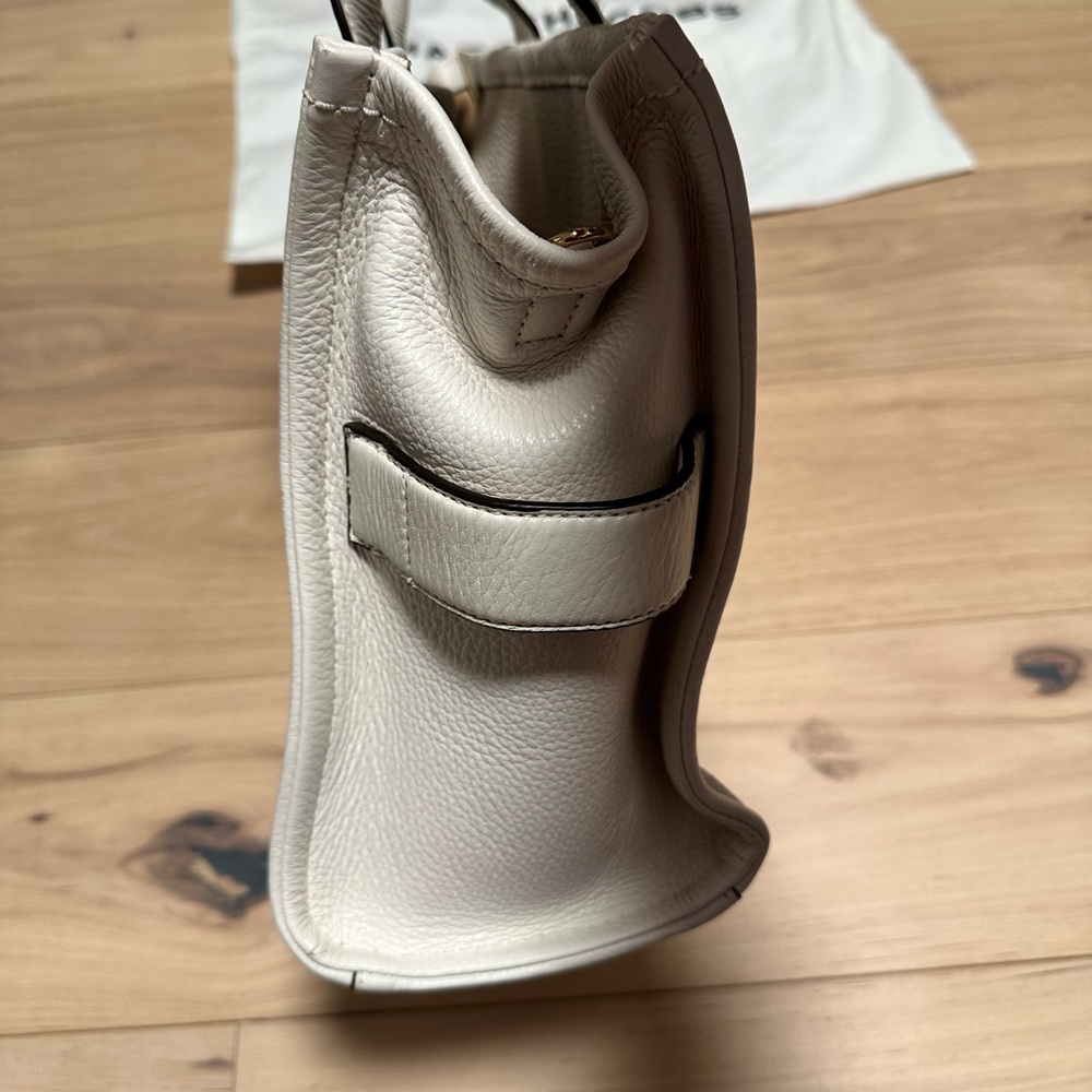 Marc Jacobs | The Tote Bag | White | Leather | Medium Bag | EUC - Picture 3 of 16